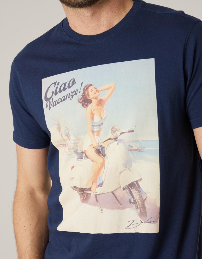 T-shirt homme Deeluxe LORENZO marine imprimé « Ciao Vacanze! » – vue 3