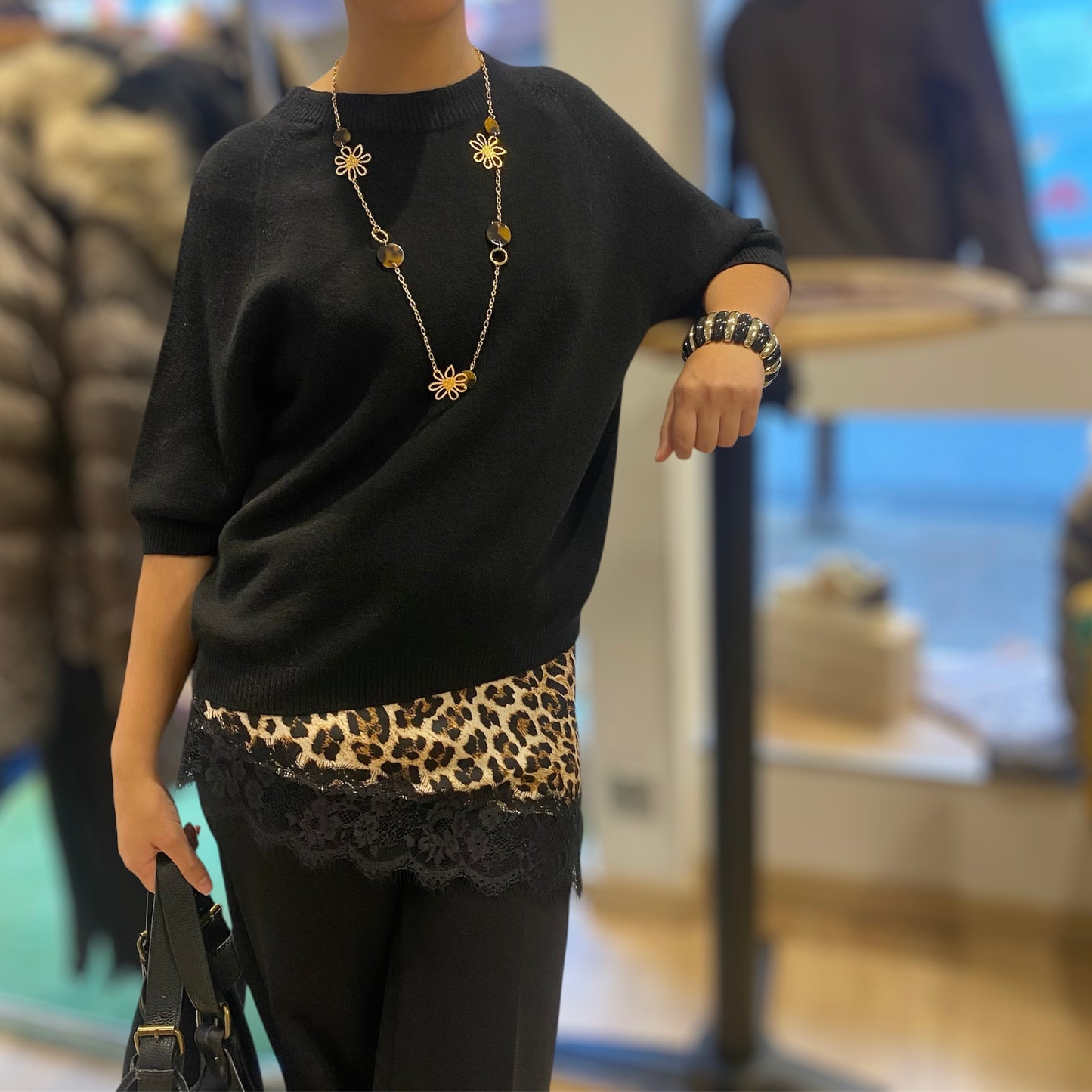 Top Femme asymétrique dentelle et imprimé léopard