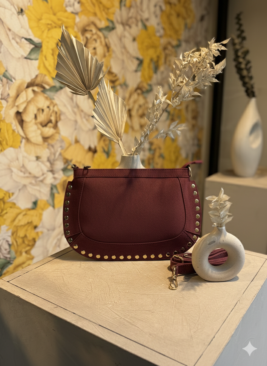 Sac porté travers clouté en croûte de cuir de vachette ISA