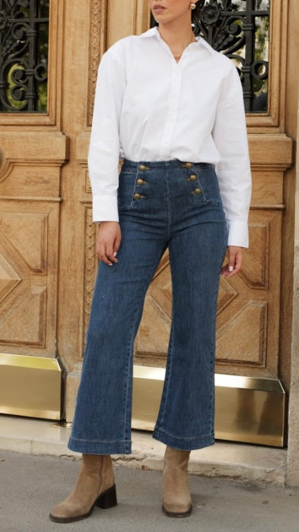 La Coupe Victorine : Élégance Wide Leg, Le Détail Signature : Boutons à Ponts Marine