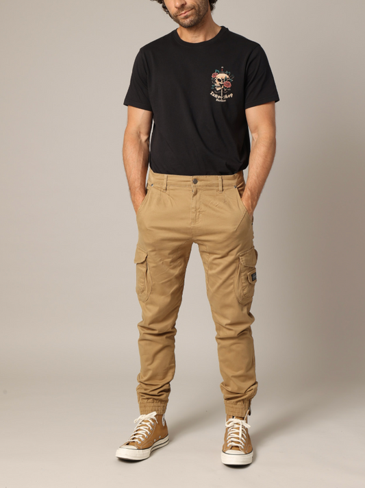 Pantalon cargo slim homme Deeluxe GARDEN couleur camel en coton stretch.