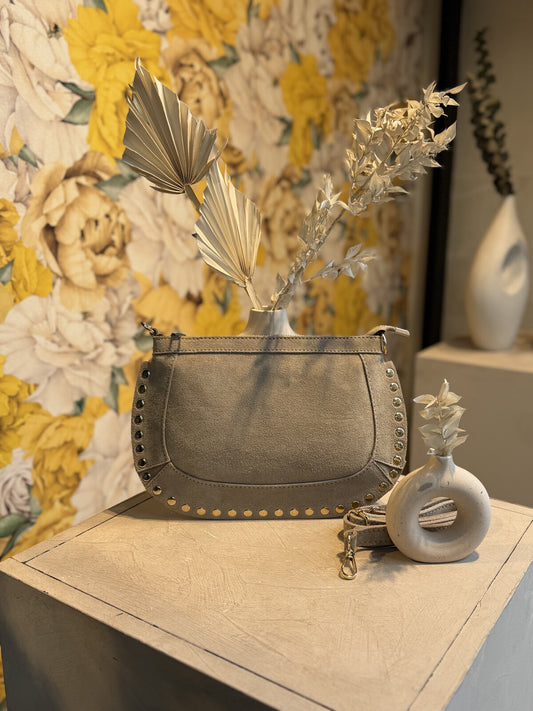 Sac porté travers clouté en croute de cuir de vachette ISA